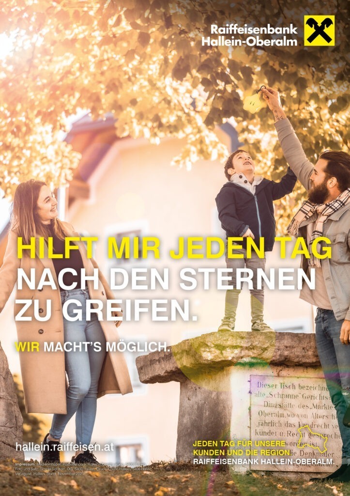 Sujet der Kampagne der Raiffeisenbank Hallein-Oberalm mit junger Familie bei Schrannentisch in Oberalm im Herbst