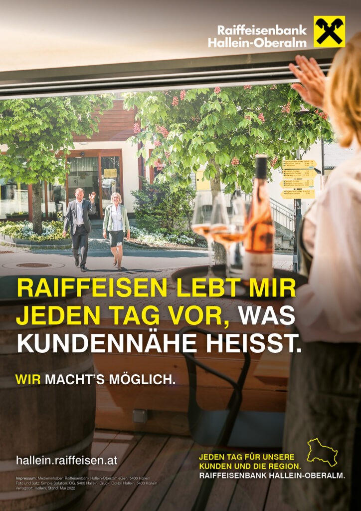 Sujet der Kampagne der Raiffeisenbank Hallein-Oberalm mit Neuwirt in Bad Vigaun auf Dorfplatz
